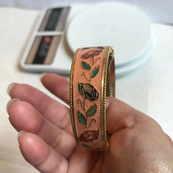 Beautiful vintage Butterfly and flowers Bracelet - Picture 6 of 8